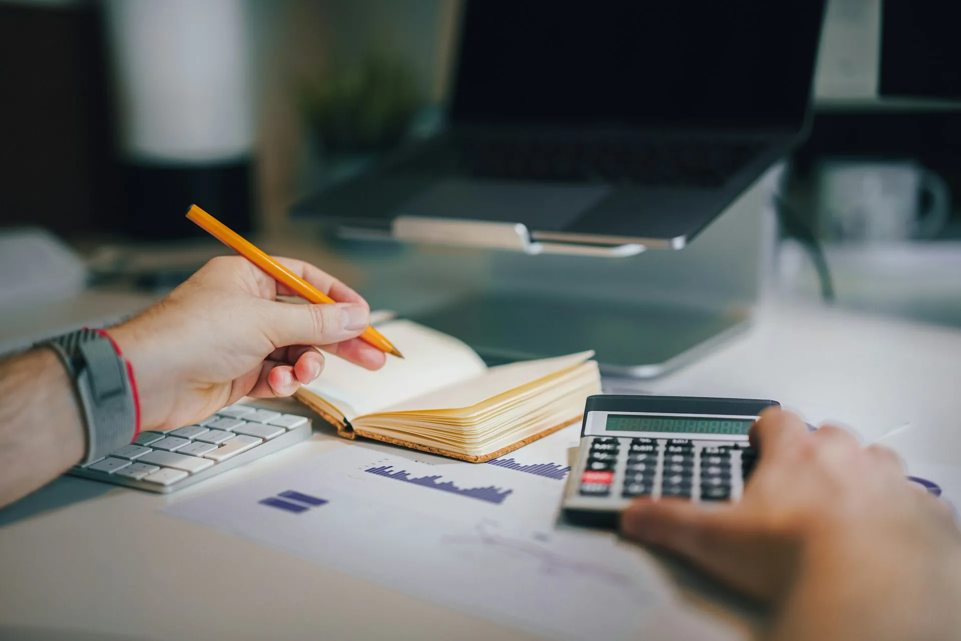 Dropshipping vs Ecommerce: A Full Breakdown for 2026