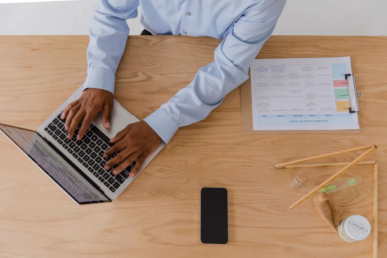 How to Start Dropshipping in 2026: 7 Steps to a Real Brand