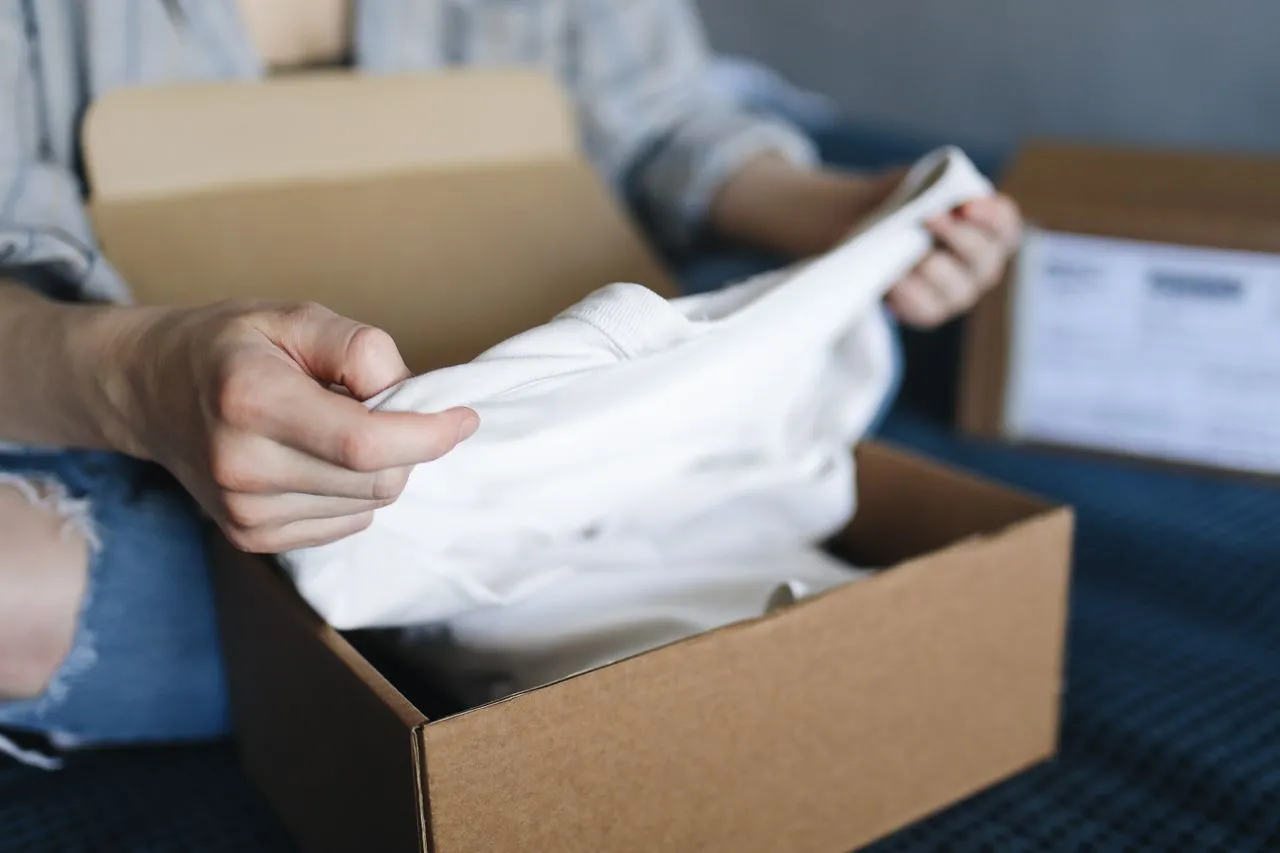 Dropshipping vs Ecommerce: A Full Breakdown for 2026